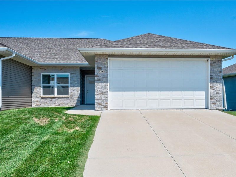 Don't miss out! Zero entry, 3bedroom condo! Walk out lower level